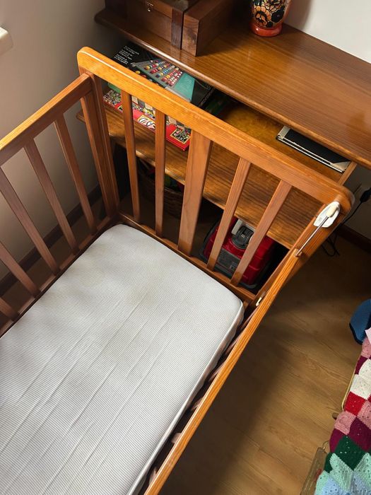 Cama de grades e colchão