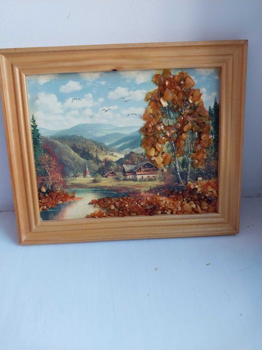 Картина з бурштину в дерев'яній рамці