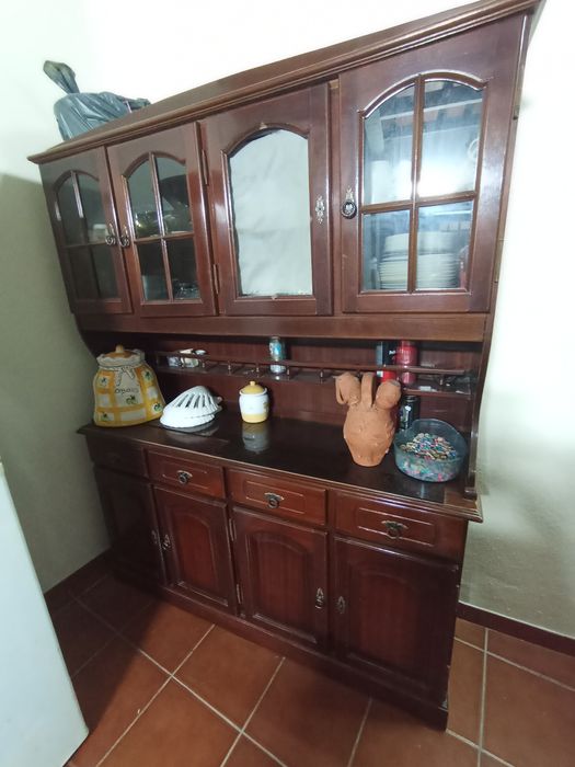 Vendo um móvel Louceiro e uma Escrivaninha em mogno maciço