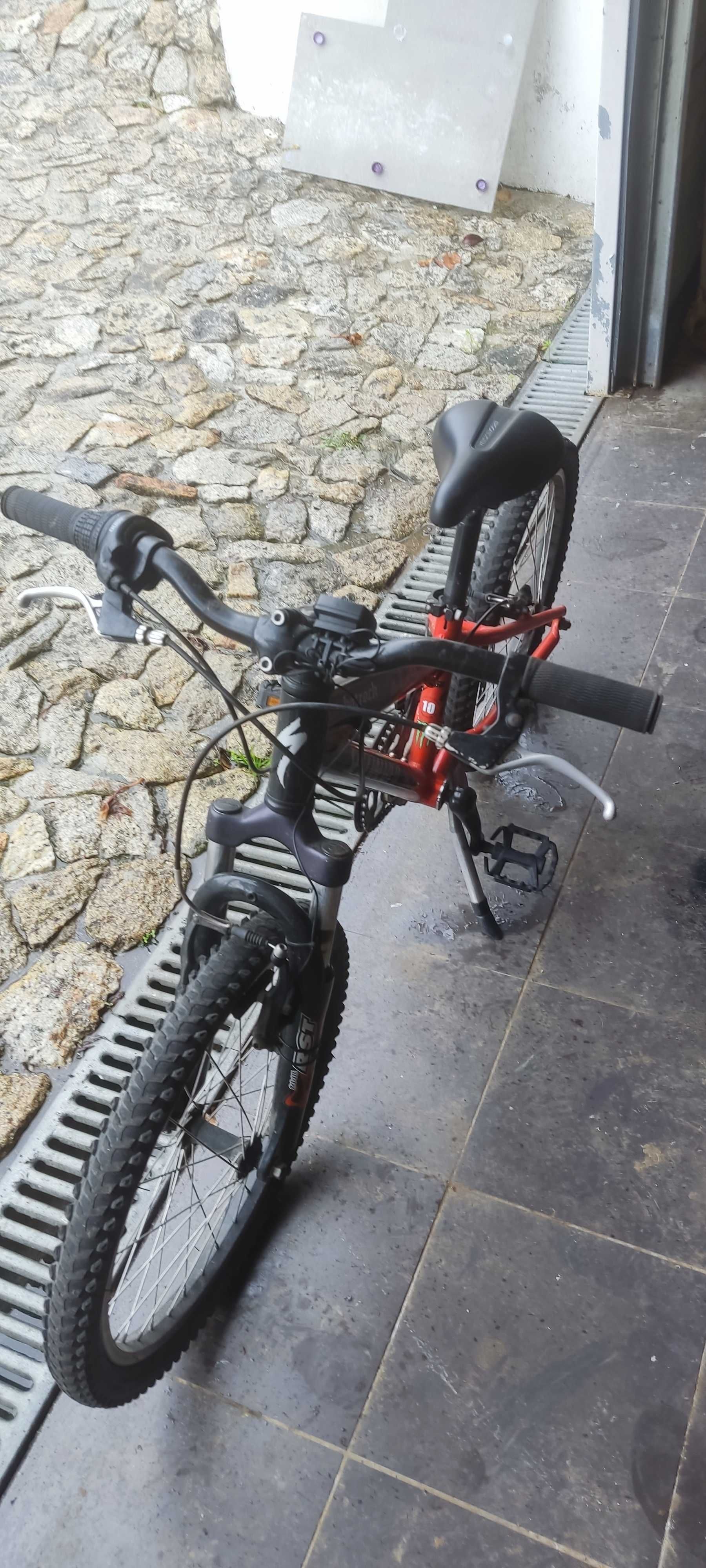 Bicicleta BTT de criança Specialzed roda 20
