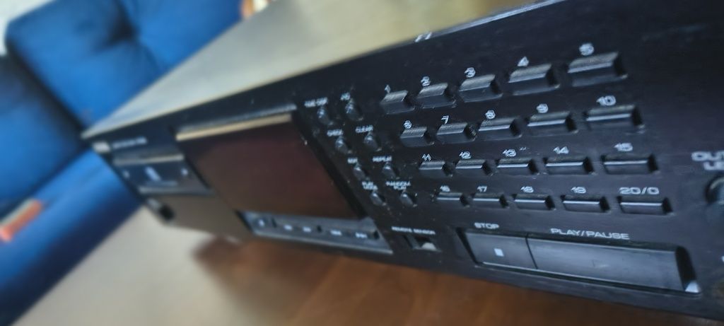 Odtwarzacz CD Kenwood DP 6020.