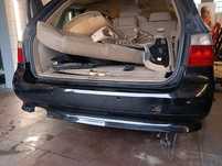 BMW E61 kombi zderzak tył tylni 668/9 SCHWARZ 2 pdc hak czujniki belka