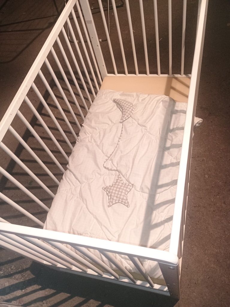 Łóżeczko dziecięce w bardzo dobrym stanie