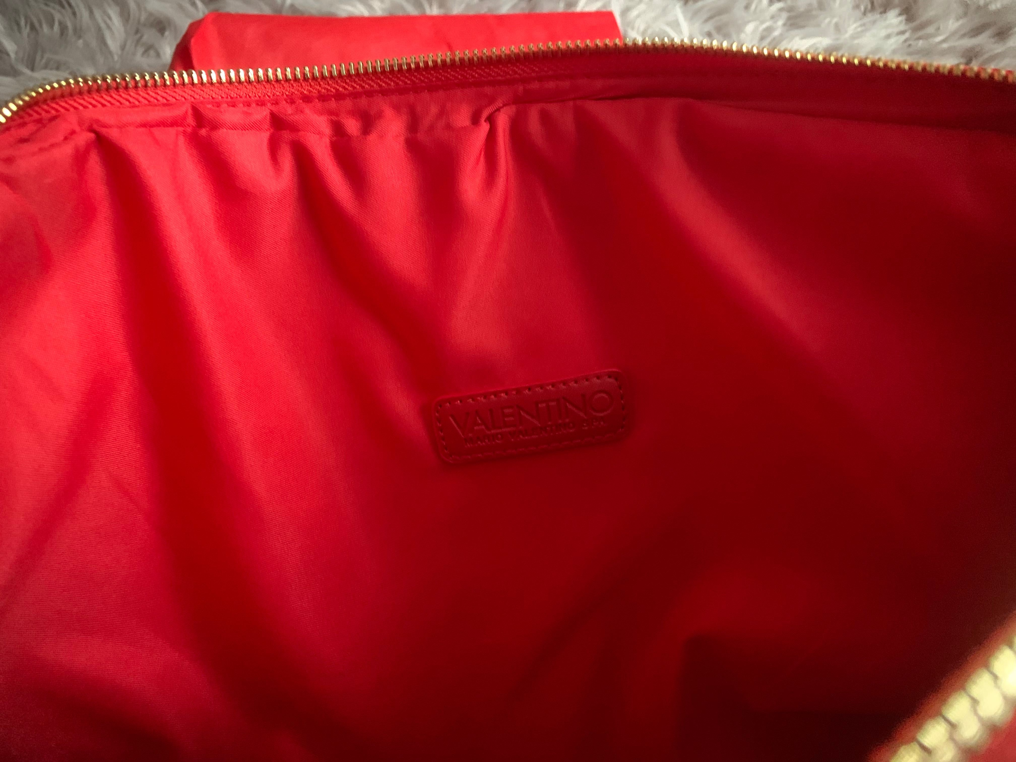 Valentino czerwona torba na laptopa
