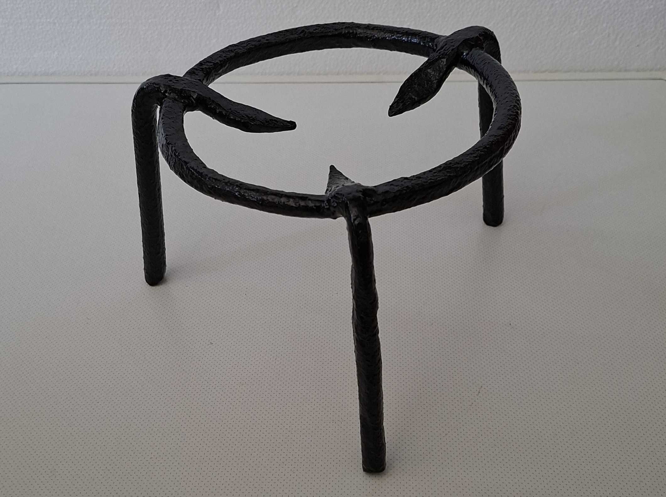 Trempe em ferro redonda com 20x15cm, muito antiga