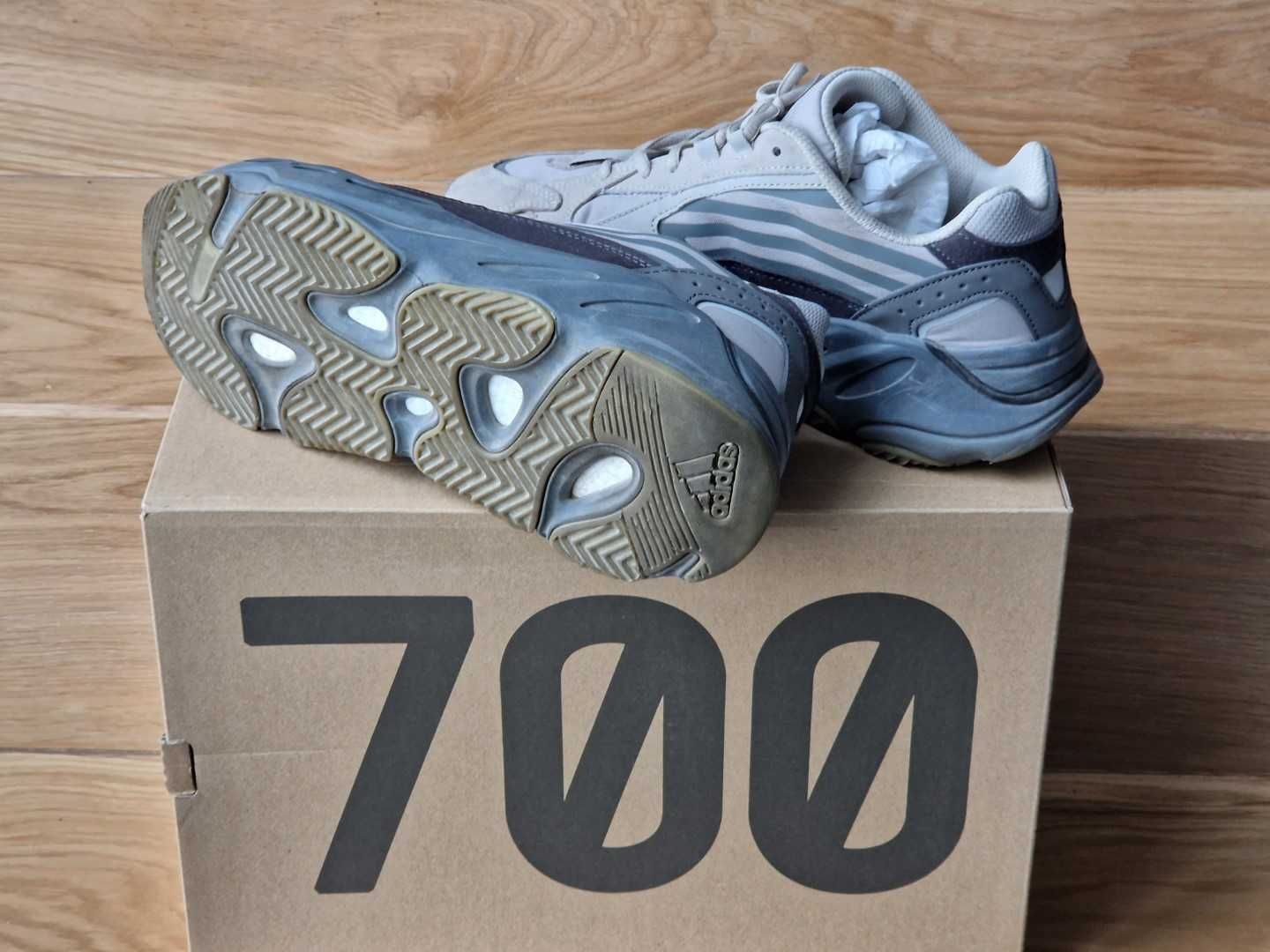 Bury Yeezy Boost 700 V2 Tephra 45 1/2 stan bdb/idealny