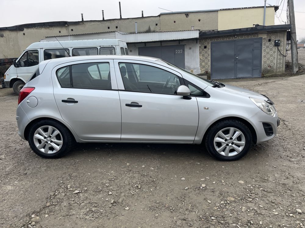 Продам  обмен Opel Corsa 1.2  бензин 5 дверный