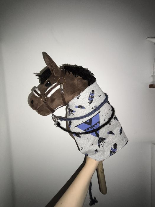 Brązowy hobby horse