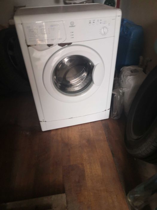 продам стиральную машину  б.у Indesit