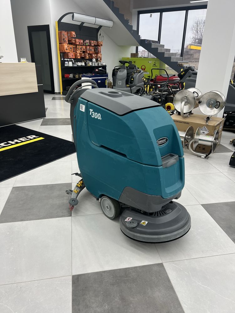 Вживана підлогомийна машина TENNANT T 300