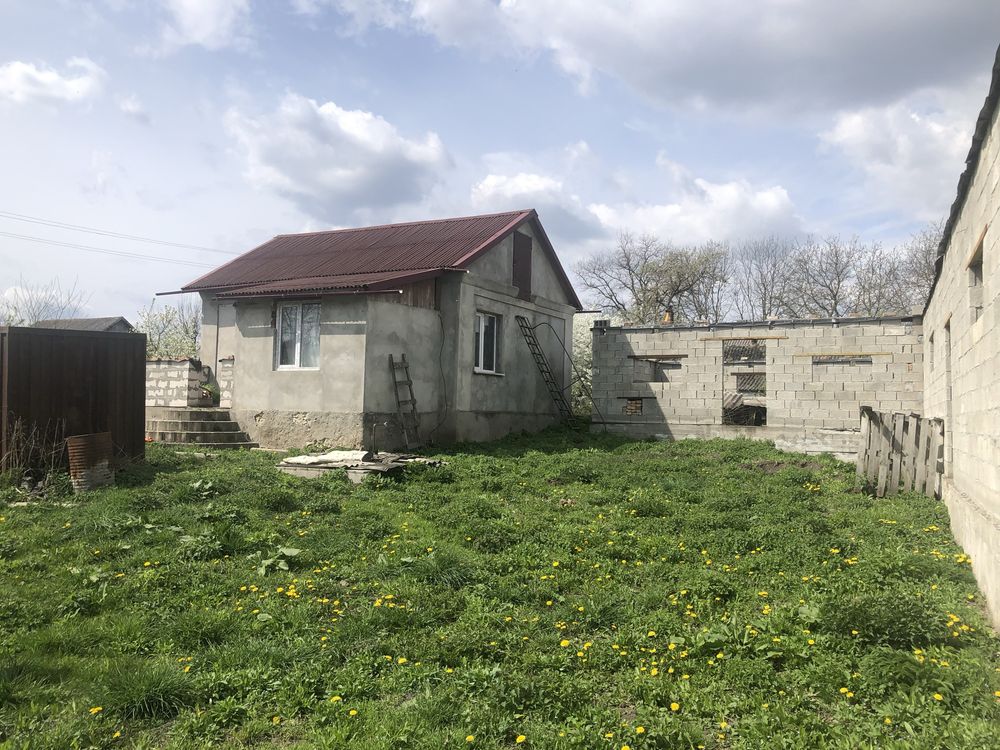 Продається дачний будинок