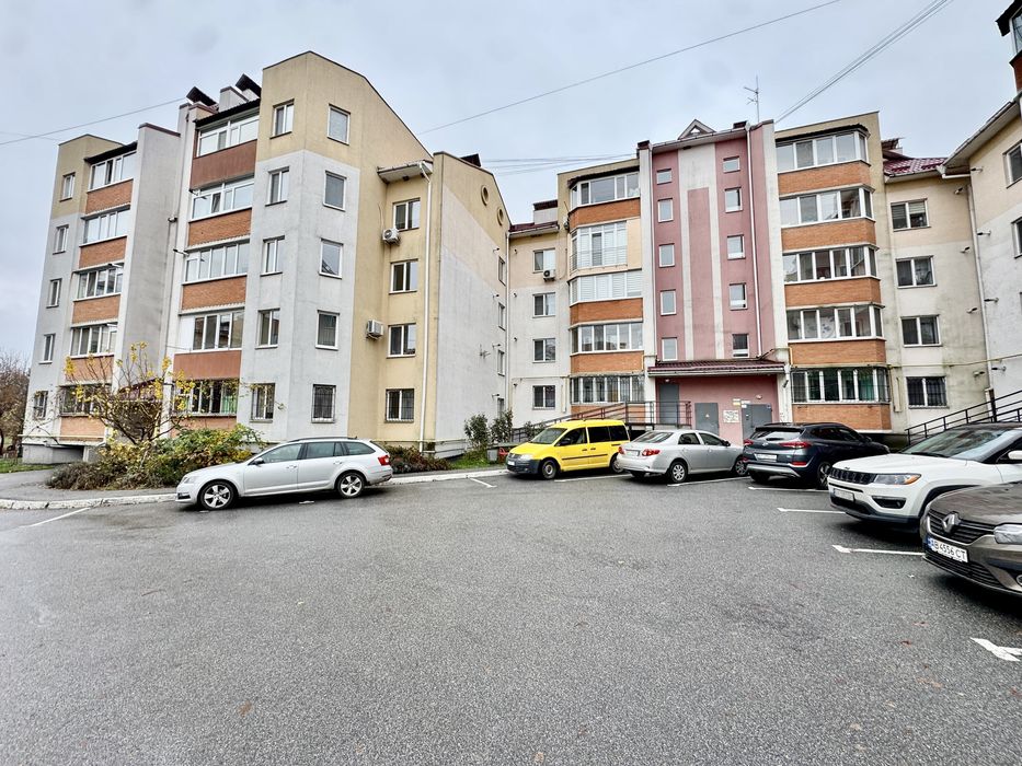 Продаж 2к квартири 65 кв. м на вул. Миколаївська 6