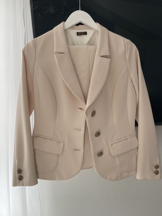 Костюм брючний молочний