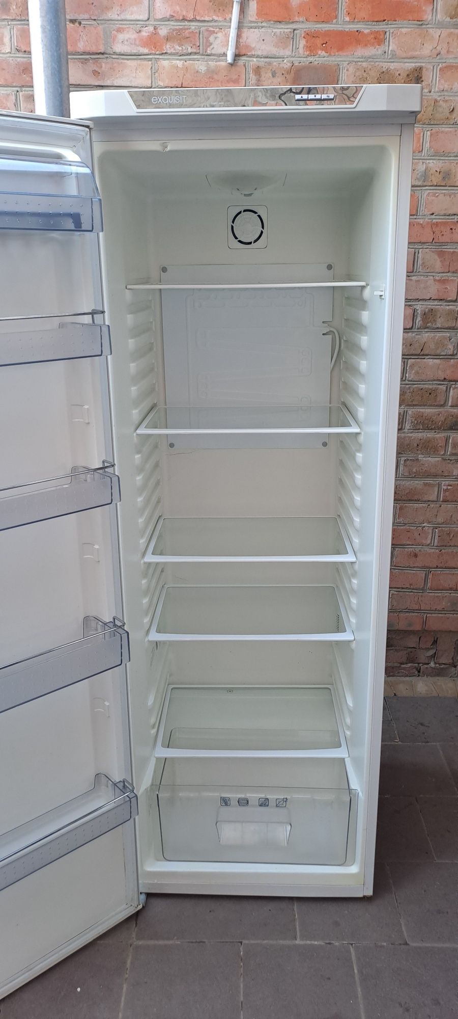 Холодильник Екслюзіт холодильна камера
