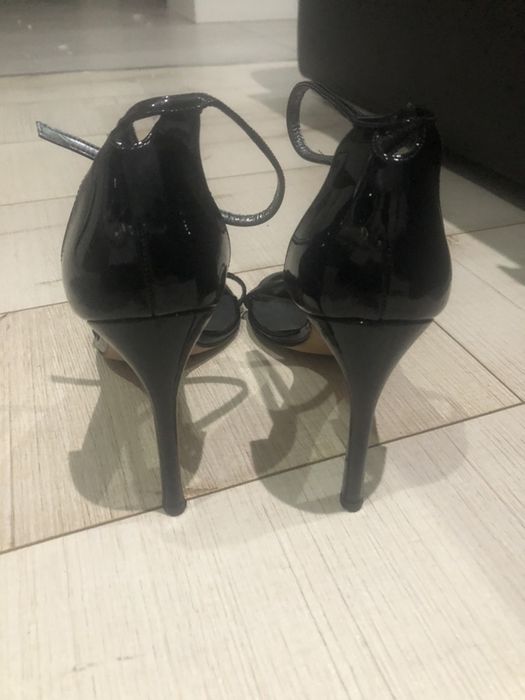 Stuart Weitzman sandałkki lakierowane czarne r 38