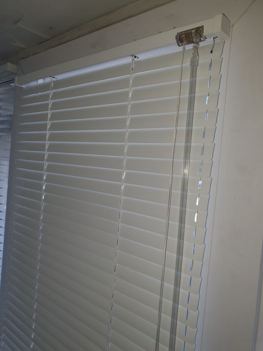 Жалюзи белые состояние новых