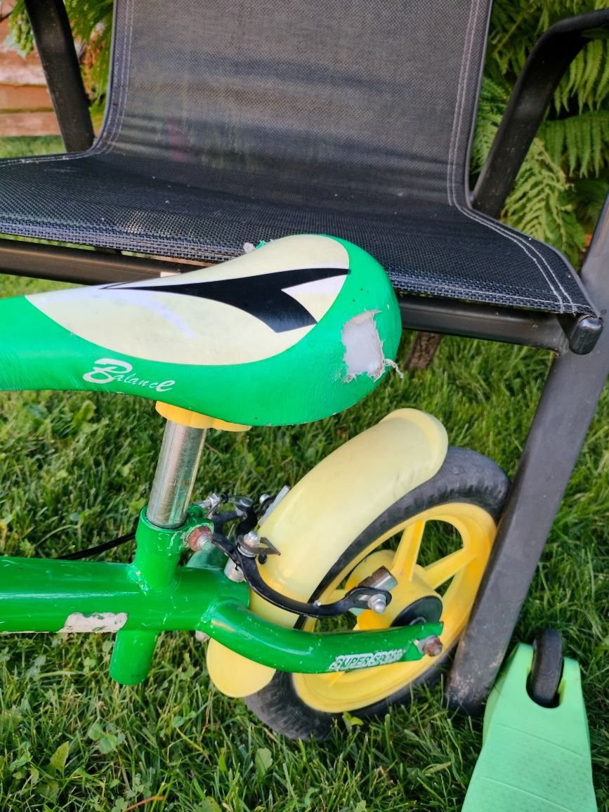 Rowerek biegowy zielony i hulajnoga