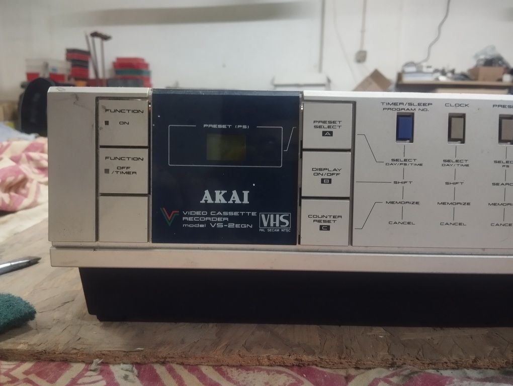Video gravador Akai vs-2egn ( avaria)