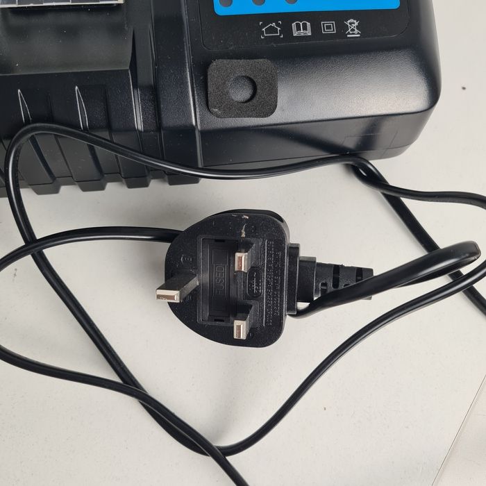 Зарядка та акумулятор для Makita