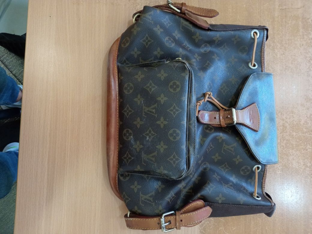 Mochila Luis Vuitton Modelo Anterior a 1980 modificada para mala