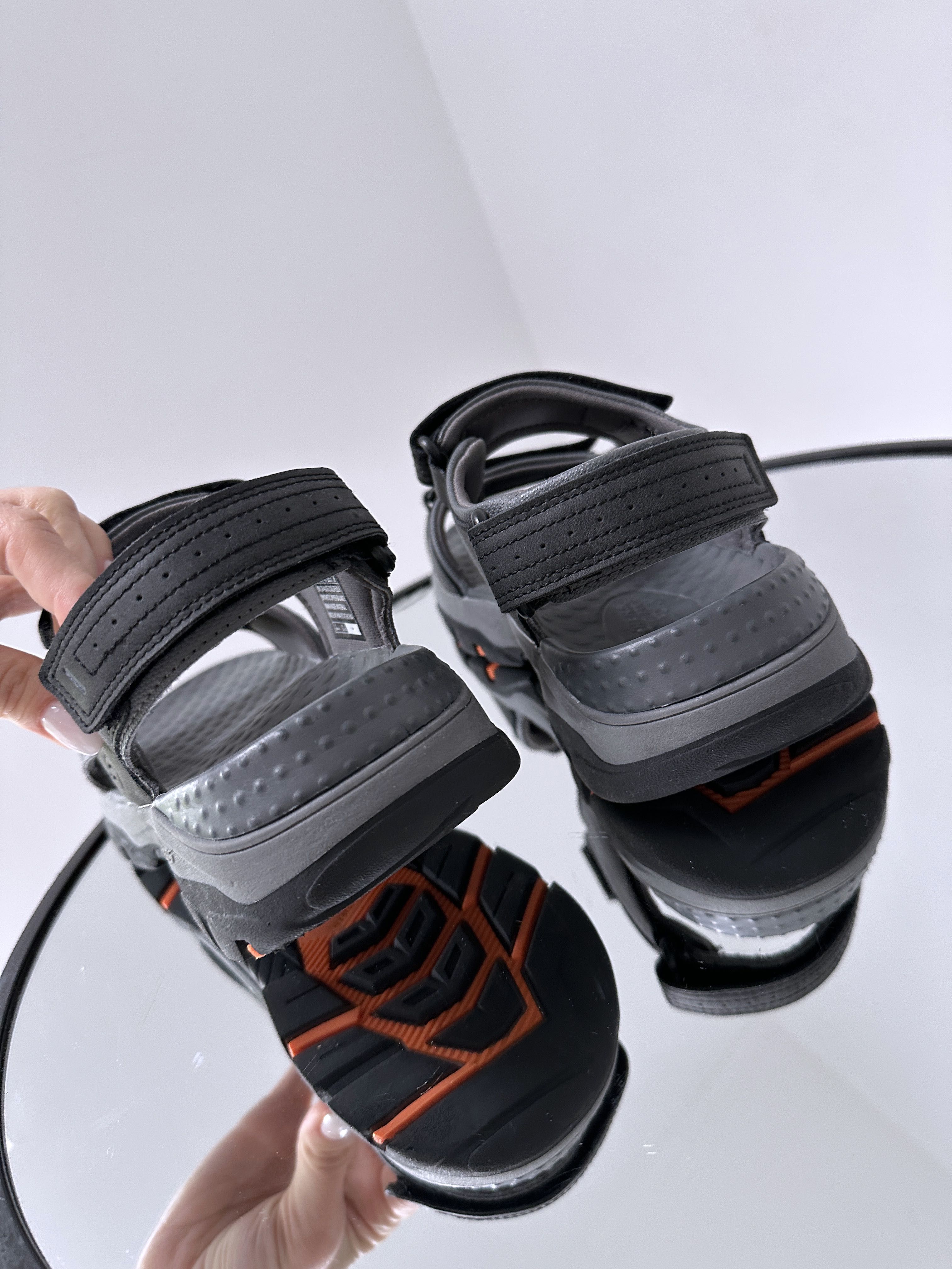 Качественные плотные босоножки на липучках Skechers