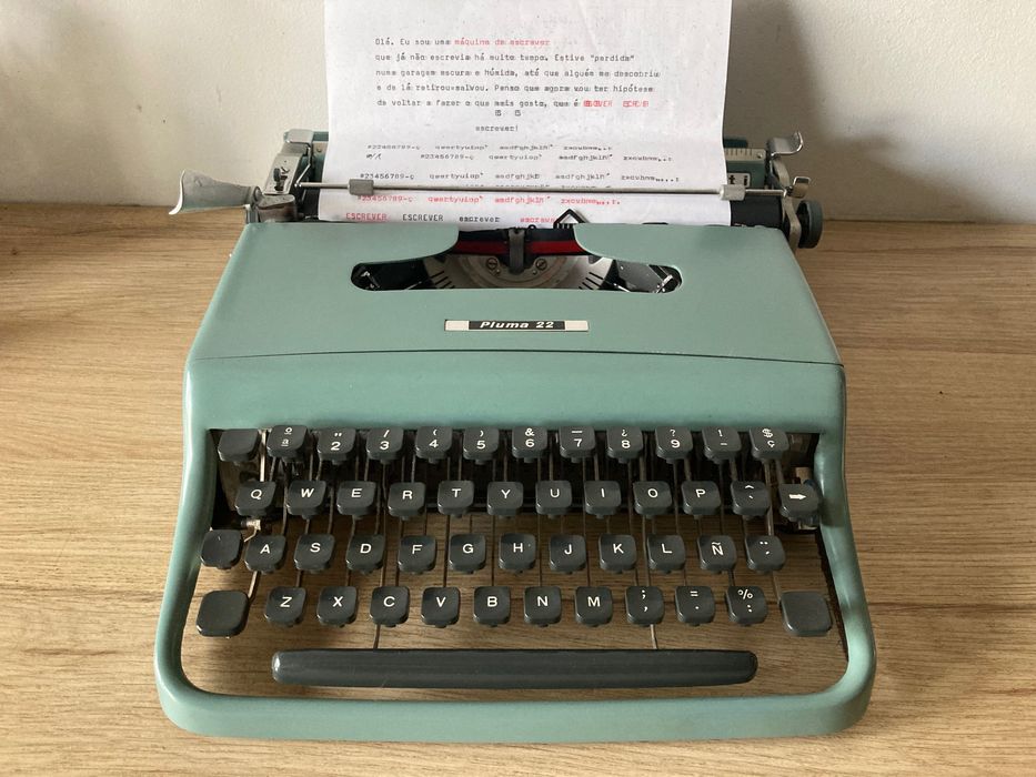 Máquina de escrever  **  Olivetti 22