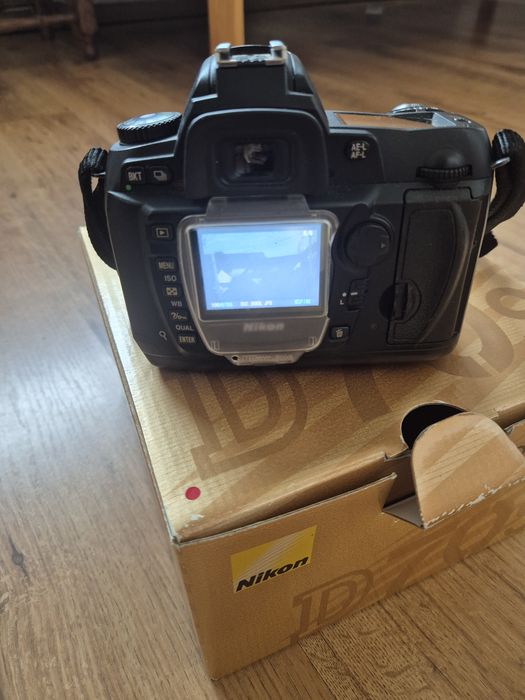 Nikon D70s obiektyw DX Nikkor 18-105 mm