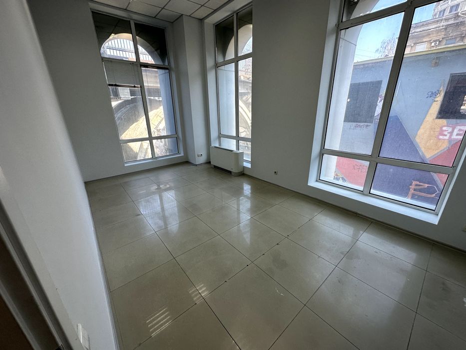 Фасадне приміщення під салон краси або клініку, 117м2, без комісії