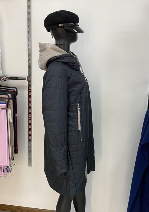 Осіння куртка нова жіноча демі пальто 42 48 плащ з капюшоном дешев