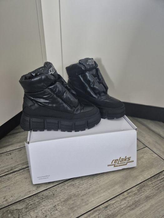 Czarne śniegowce damskie RELAKS/wojas rozm.38 na masywnej podeszwie