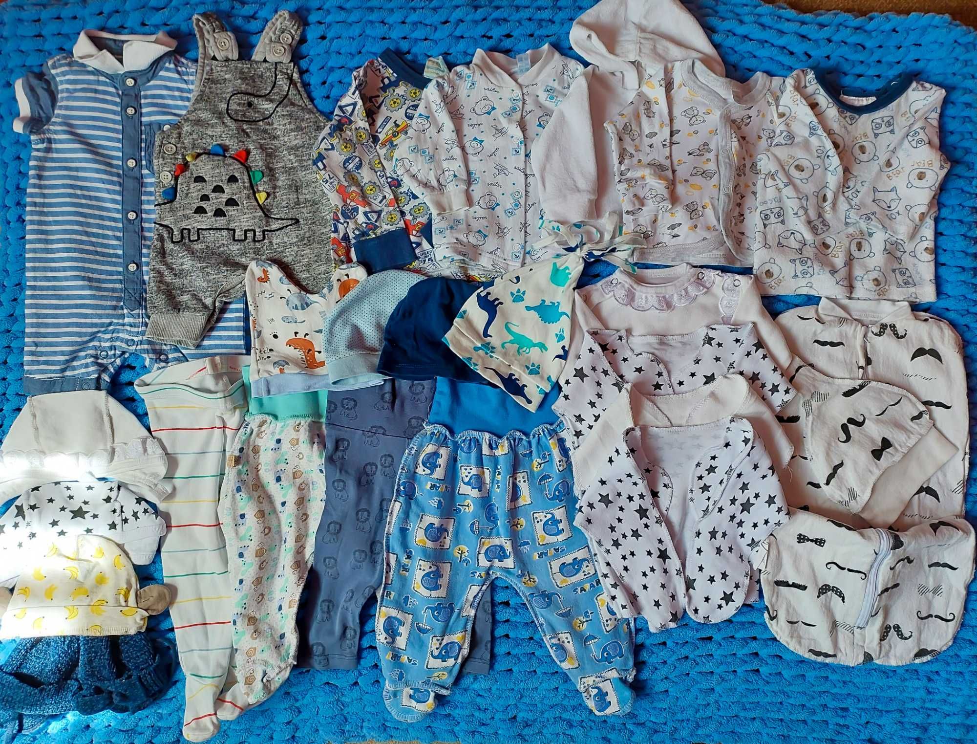 Одяг для немовлят від о до 4 місяців