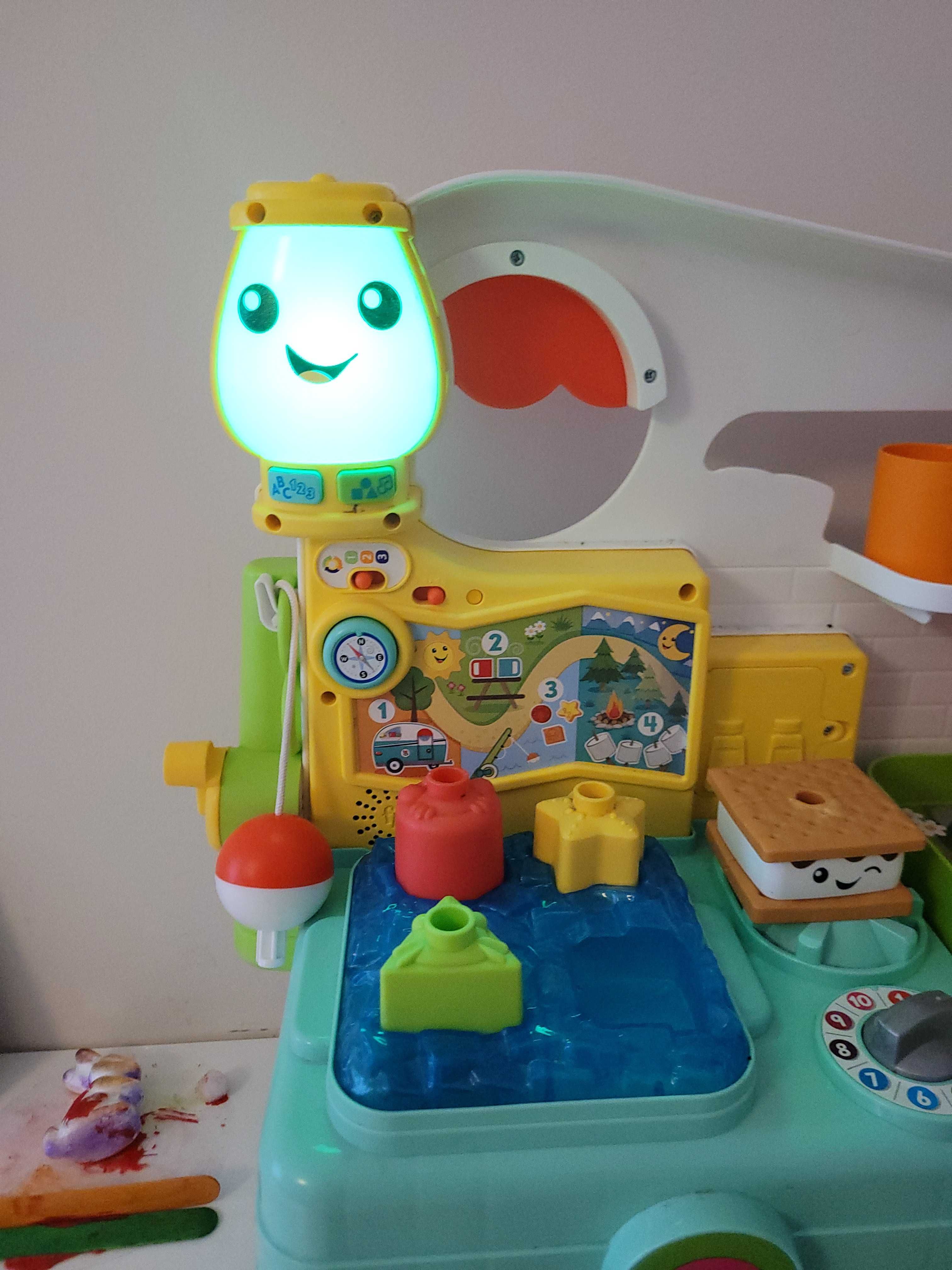 Wesoły kamper malucha pchacz Fisher Price