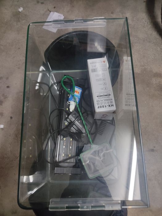 Aquário 40cm L x 25cm A x 23,5 cm P+ acessórios