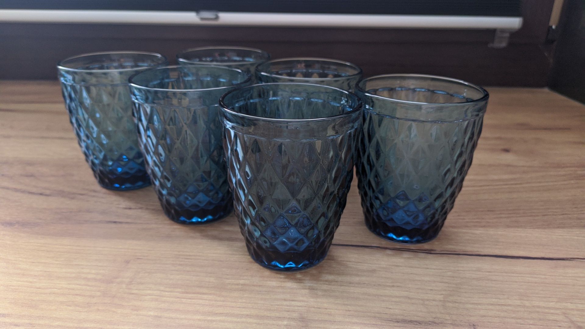 Niebieskie szklanki z wypukłym wzorem komplet 6 sztuk ze szkła nowe