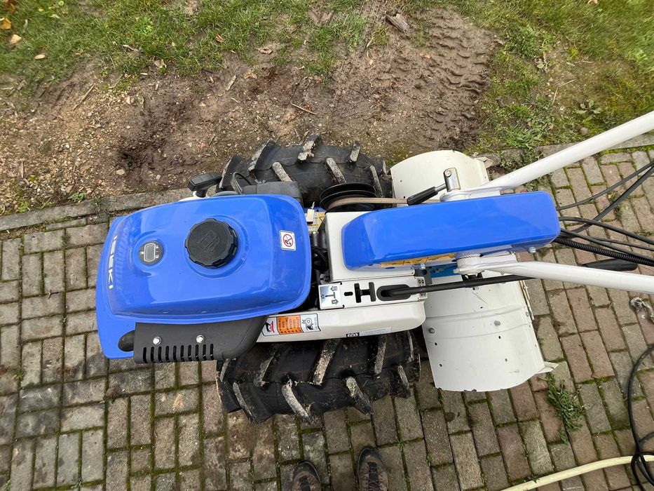 Rotocultivador e arado japoneses