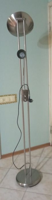 Продам напольный светильник