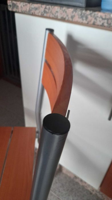 Duas Cadeiras de cozinha.