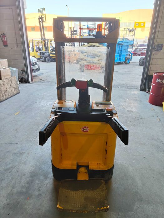 Stacker Elétrico Jungheinrich 3 mts