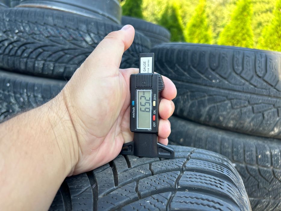 Opony zimowe 215/60 r17 felgi stalowe 5x114.3 Semperit Uniroyal Toyota