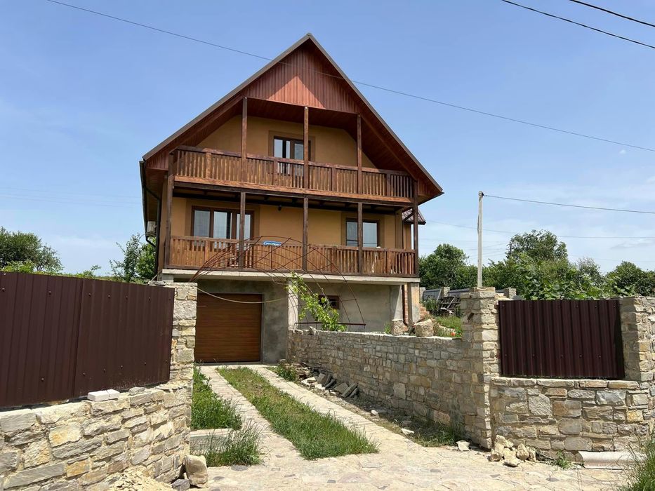 Продам чудовий новий будинок з ремонтом в затишному місці!