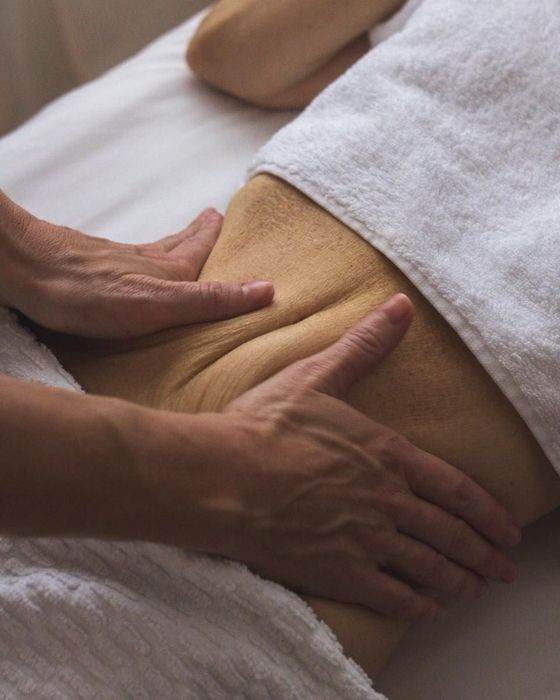 Massagens de relaxamento terapêuticas .Esfoleaçäo corporal e Idrataçao