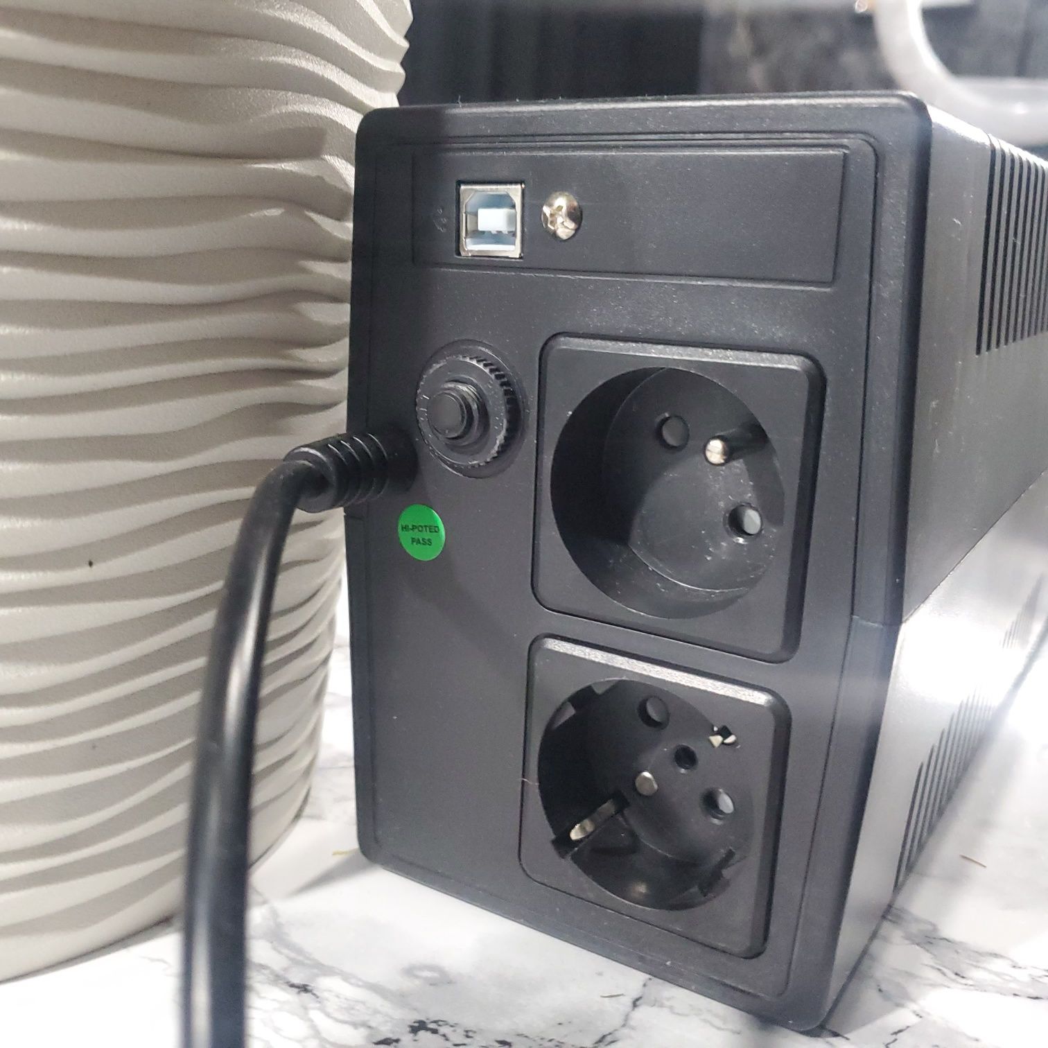 Новий UPS безперебійник  (1000va)