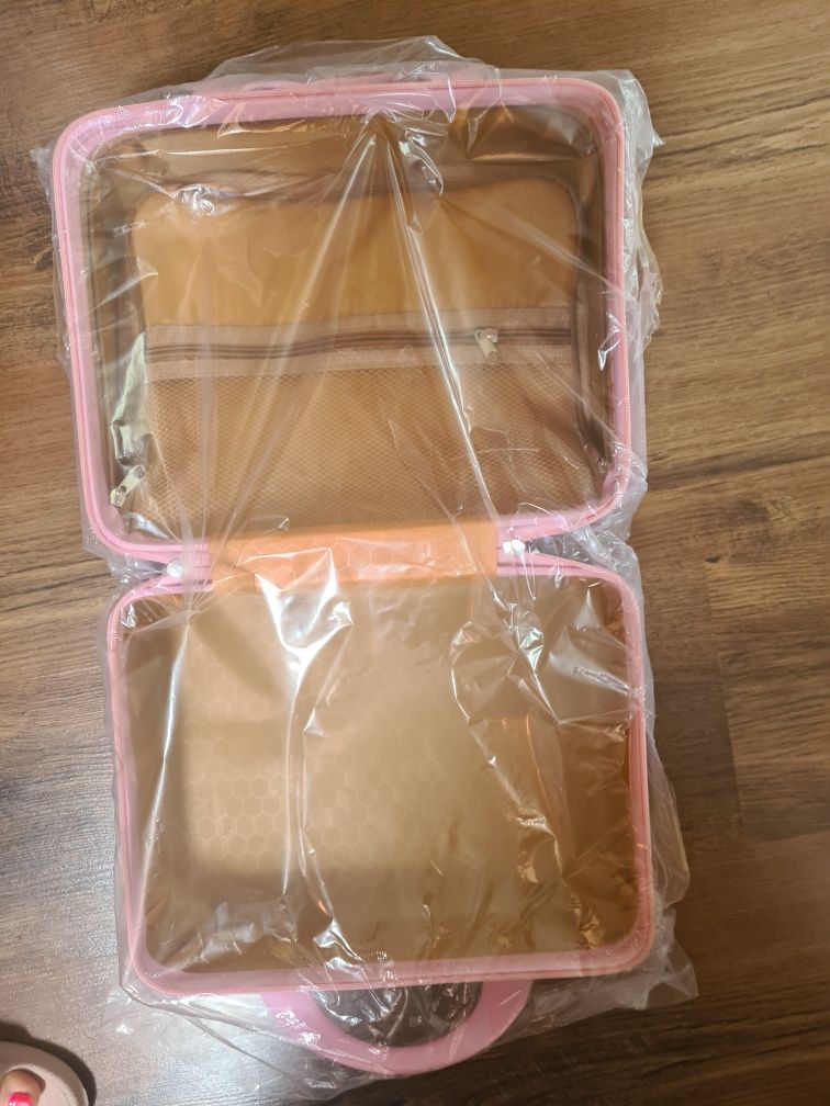 Walizka kosmetyczka nowa
