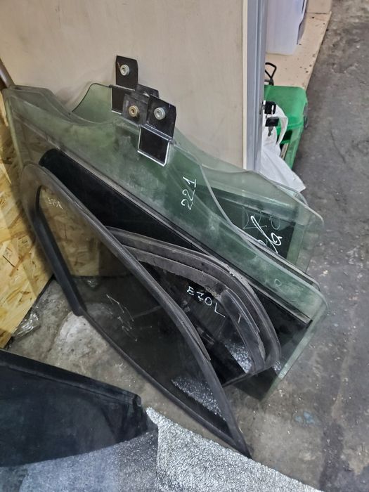 Скло БМВ Е53 Е60 Е65 Е66 Е70 Е71 Ф01 Ф02 Ф10 Ф30 Скло на BMW