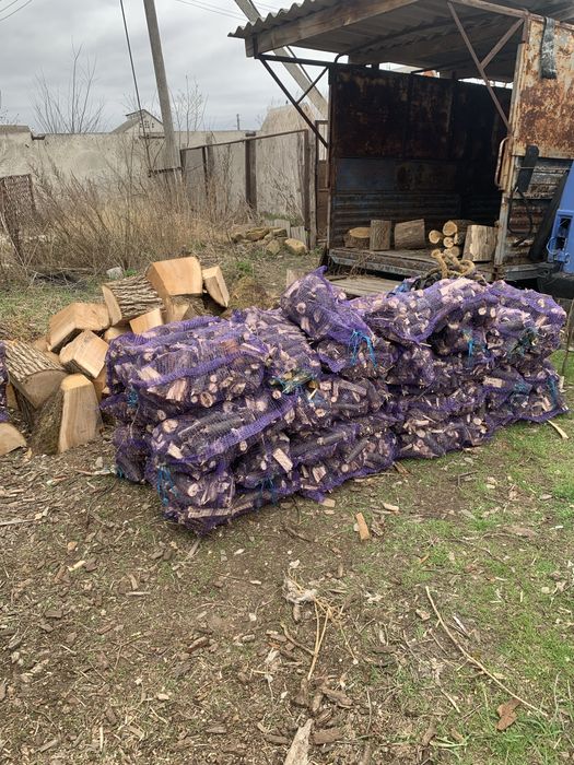 Дрова дубовые,сосновые,рубленые в мешках