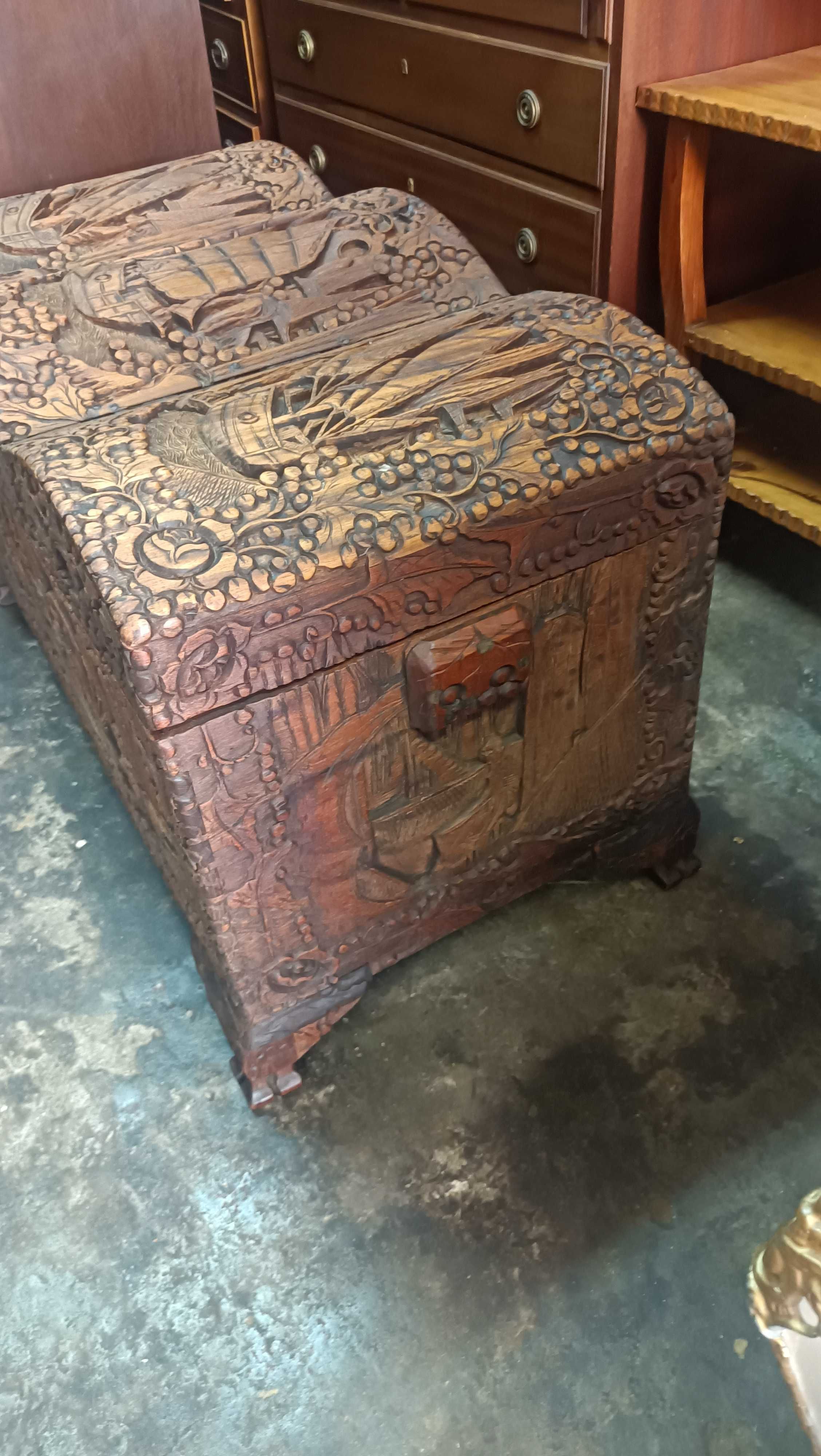 Arca  ( baú) Oriental em Canfora