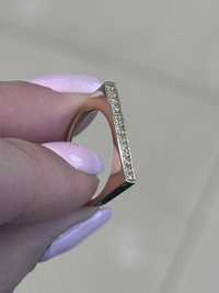 Золотое кольцо перстень золота каблучка