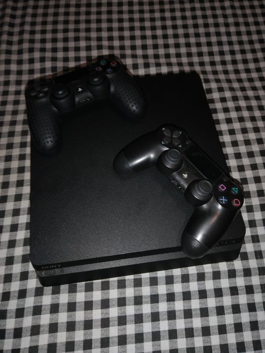Sony PlayStation 4 Slim (PS4 Slim)