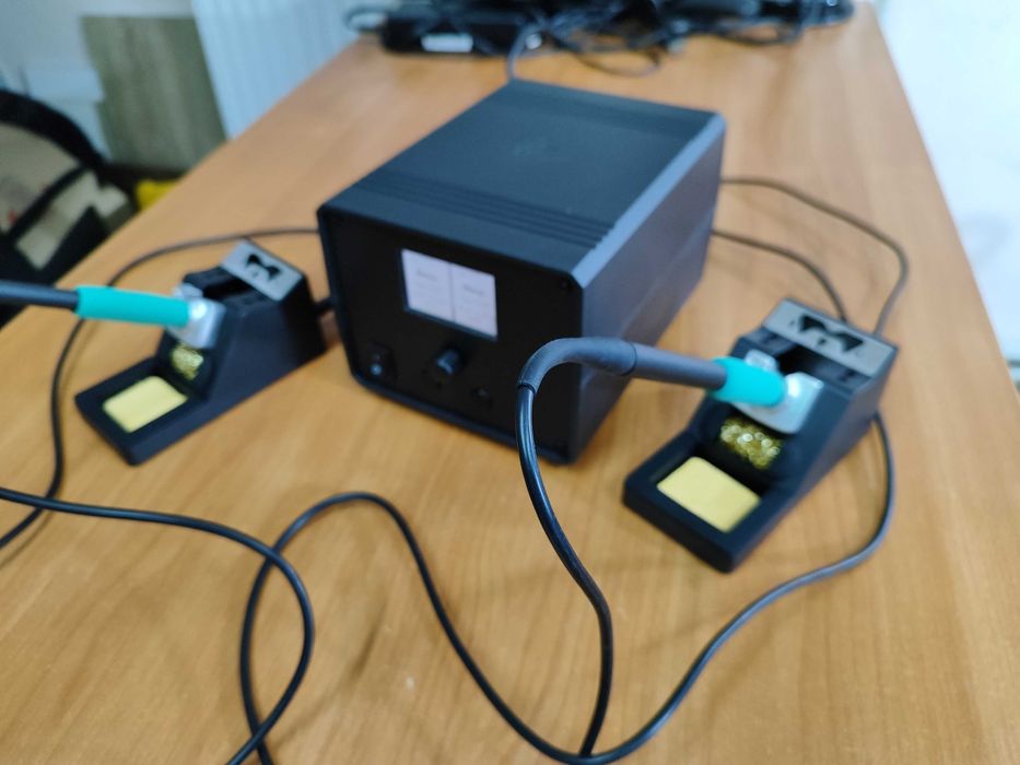 Двухканальна паяльна станція  на картриджах JBC з підставками