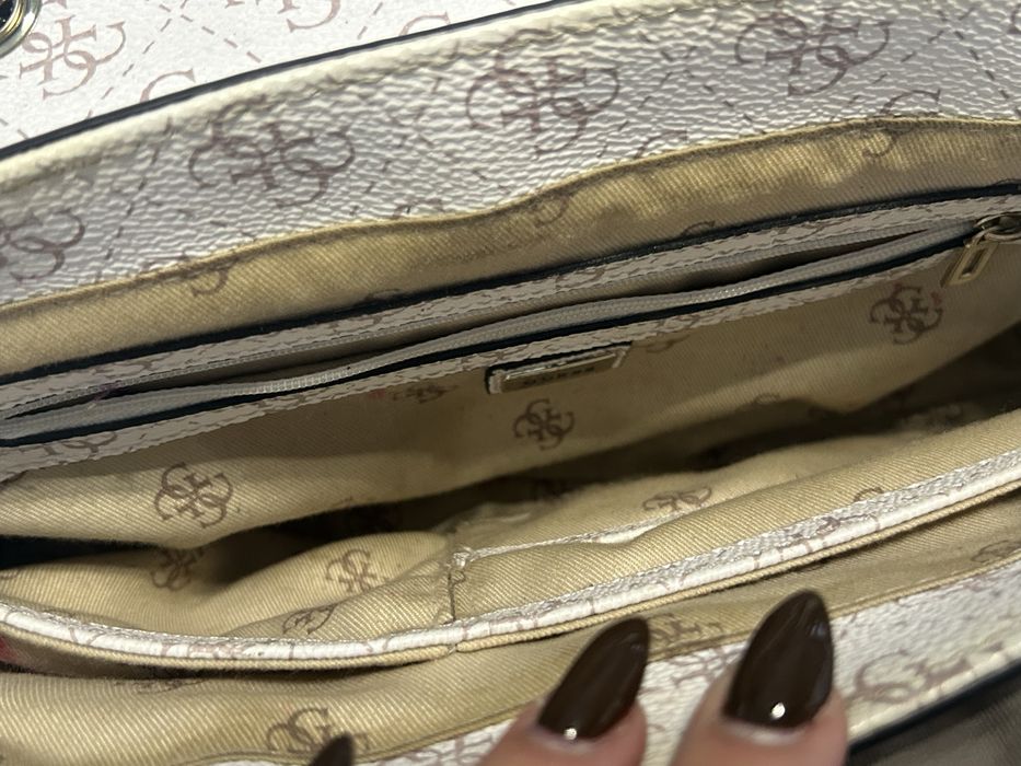 Torebka GUESS beżowa listonoszka, paski